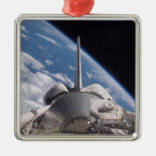 Space Shuttle Discovery im Hintergrund Ornament Aus Metall