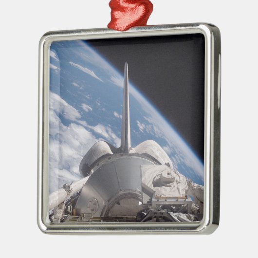 Space Shuttle Discovery im Hintergrund Ornament Aus Metall (Links)