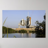 Space Shuttle Discovery ist bereit Poster (Vorne)
