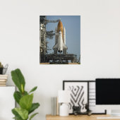 Space Shuttle Discovery ist bereit Poster (Heimbüro)