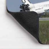 Space Shuttle Discovery landet auf der Piste 33 4 Mousepad (Ecke)