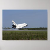 Space Shuttle Discovery landet auf der Piste 33 4 Poster (Vorne)