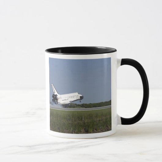 Space Shuttle Discovery landet auf der Piste 33 4 Tasse (Rechts)