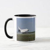 Space Shuttle Discovery landet auf der Piste 33 4 Tasse (Links)