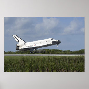 Space Shuttle Discovery landet auf der Runway 33 Poster