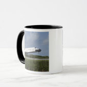 Space Shuttle Discovery landet auf der Runway 33 Tasse (Vorderseite Links)