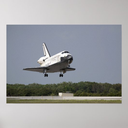 Space Shuttle Discovery nähert sich Landung 2 Poster (Vorne)