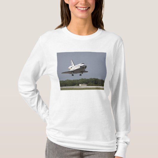 Space Shuttle Discovery nähert sich Landung 2 T-Shirt (Vorderseite)