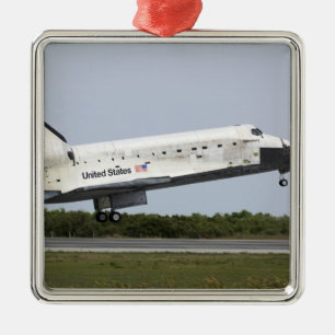 Space Shuttle Discovery nähert sich Landung 4 Ornament Aus Metall