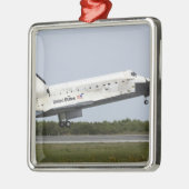 Space Shuttle Discovery nähert sich Landung 4 Ornament Aus Metall (Links)
