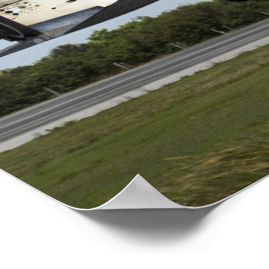 Space Shuttle Discovery nähert sich Landung 4 Poster (Ecke)