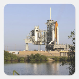 Space Shuttle Discovery steht bereit 3 Quadratischer Aufkleber