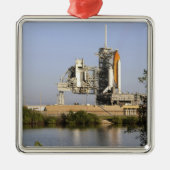 Space Shuttle Discovery steht bereit 3 Silbernes Ornament (Vorne)