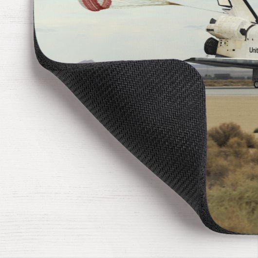 Space Shuttle Discovery stellt seinen Drag-Rute be Mousepad (Ecke)