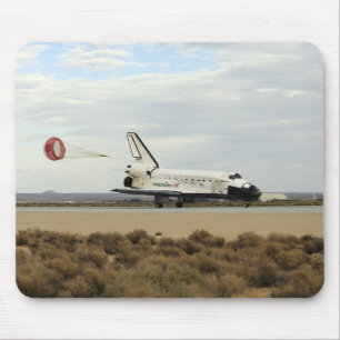 Space Shuttle Discovery stellt seinen Drag-Rute be Mousepad