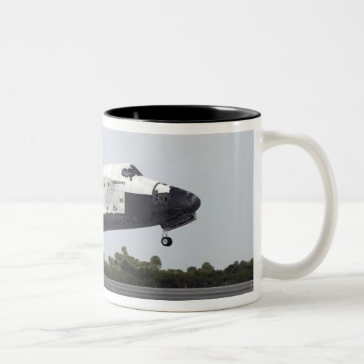 Space Shuttle Discovery Touchs runter Zweifarbige Tasse (Rechts)