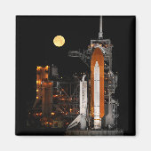 Space Shuttle Discovery und Mond Magnet (Vorne)