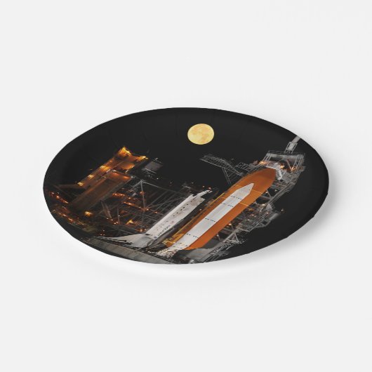 Space Shuttle Discovery und Mond Pappteller (Schrägansicht)