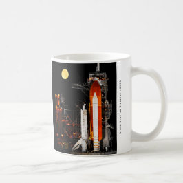 Space Shuttle Discovery und Vollmond 2009 Kaffeetasse