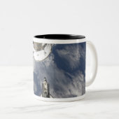 Space Shuttle Endeavor 8 Zweifarbige Tasse (VorderseiteRechts)