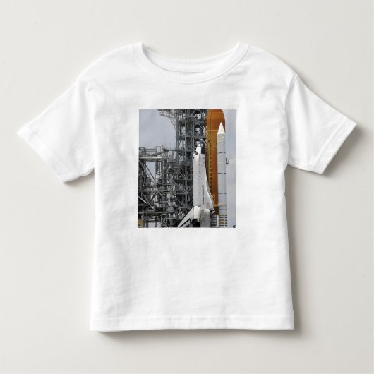 Space Shuttle Endeavor auf dem Launchpad 2 Kleinkind T-shirt (Vorderseite)