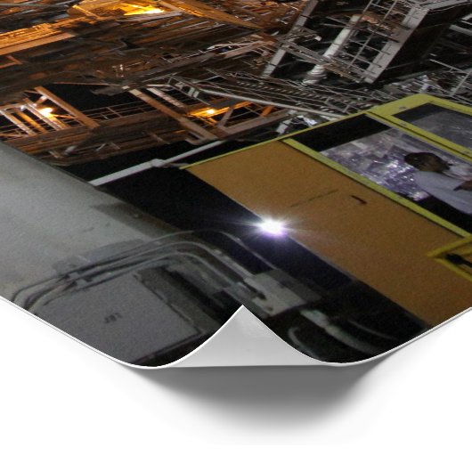 Space Shuttle Endeavor auf dem Launchpad 2 Poster (Ecke)