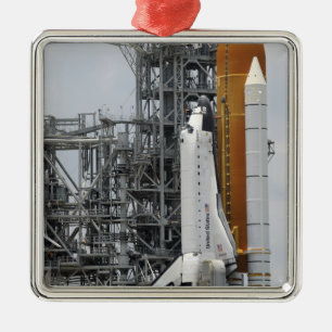 Space Shuttle Endeavor auf dem Launchpad 2 Silbernes Ornament