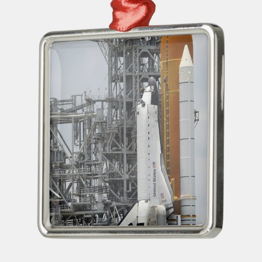Space Shuttle Endeavor auf dem Launchpad 2 Silbernes Ornament (Links)