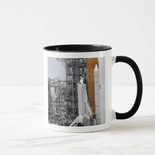Space Shuttle Endeavor auf dem Launchpad 2 Tasse (Rechts)