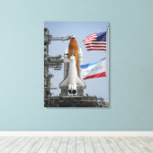 Space Shuttle Endeavor auf dem Launchpad 3 Leinwanddruck (Insitu (Holzboden))
