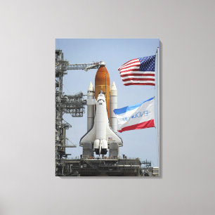 Space Shuttle Endeavor auf dem Launchpad 3 Leinwanddruck