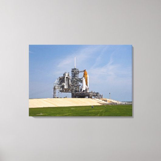 Space Shuttle Endeavor auf dem Launchpad 4 Leinwanddruck (Vorderseite)
