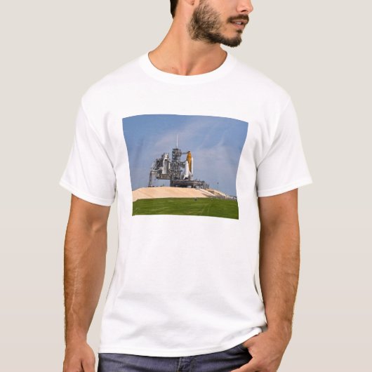 Space Shuttle Endeavor auf dem Launchpad 4 T-Shirt (Vorderseite)