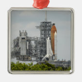 Space Shuttle Endeavor auf dem Launchpad 5 Silbernes Ornament (Vorne)