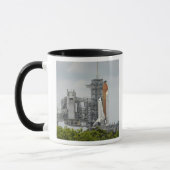 Space Shuttle Endeavor auf dem Launchpad 5 Tasse (Links)