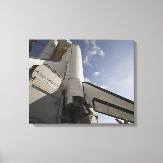 Space Shuttle Endeavor auf dem Launchpad 6 Leinwanddruck (Vorderseite)