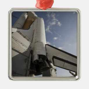 Space Shuttle Endeavor auf dem Launchpad 6 Ornament Aus Metall