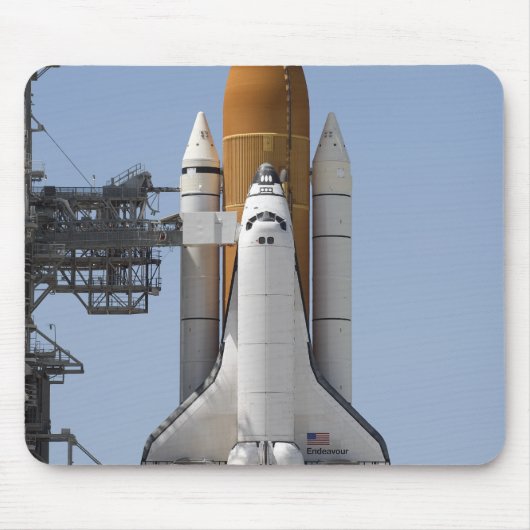 Space Shuttle Endeavor steht bereit Mousepad (Vorne)
