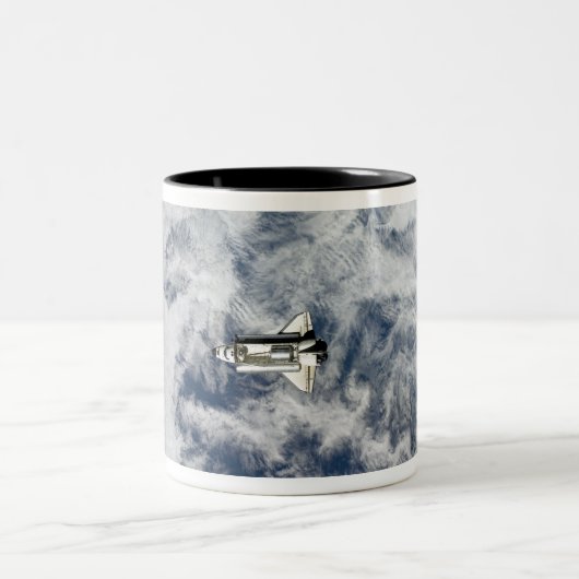 Space Shuttle Endeavour 11 Zweifarbige Tasse (Mittel)