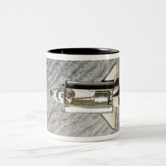 Space Shuttle Endeavour 13 Zweifarbige Tasse (Mittel)