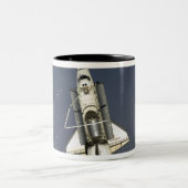 Space Shuttle Endeavour 15 Zweifarbige Tasse (Mittel)