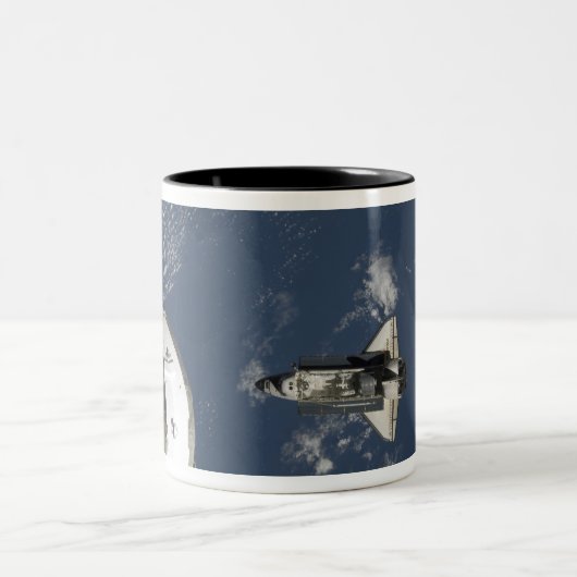 Space Shuttle Endeavour 17 Zweifarbige Tasse (Mittel)
