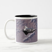 Space Shuttle Endeavour 20 Zweifarbige Tasse (Links)