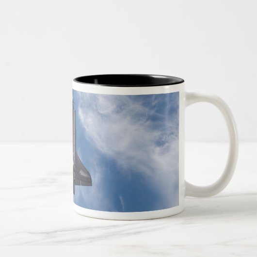 Space Shuttle Endeavour 22 Zweifarbige Tasse (Rechts)