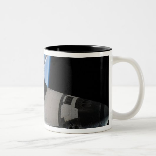Space Shuttle Endeavour 23 Zweifarbige Tasse (Rechts)