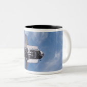 Space Shuttle Endeavour 26 Zweifarbige Tasse (VorderseiteRechts)
