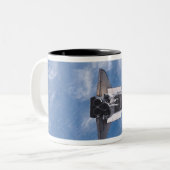 Space Shuttle Endeavour 26 Zweifarbige Tasse (Vorderseite Links)