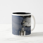 Space Shuttle Endeavour 2 Zweifarbige Tasse (VorderseiteRechts)