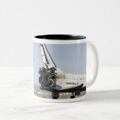 Space Shuttle Endeavour 4 Zweifarbige Tasse (VorderseiteRechts)