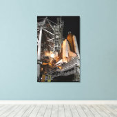 Space Shuttle Endeavour auf der Ladestation Leinwanddruck (Insitu (Holzboden))